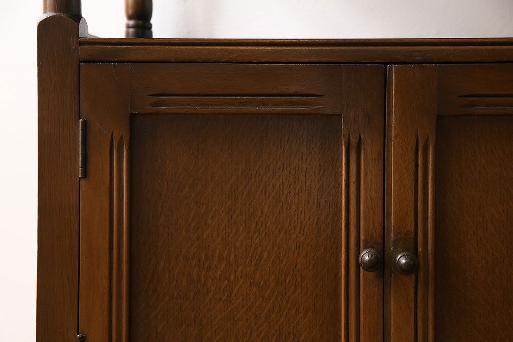 ヴィンテージ家具　イギリスビンテージ　木の風合いが味わい深さを放つキャスター付きサイドキャビネット(サイドワゴン、サイドテーブル、飾り棚、花台)