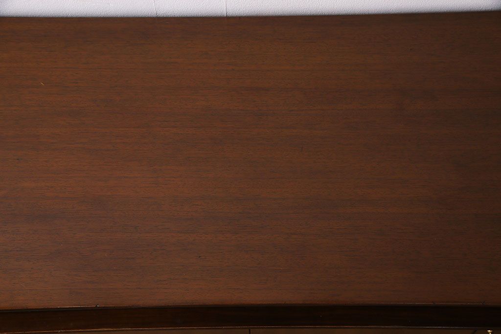 ヴィンテージ家具　北欧ビンテージ　G-PLAN　BBシリーズ　引き手がおしゃれな雰囲気を高めるサイドボード(リビングボード、収納棚)