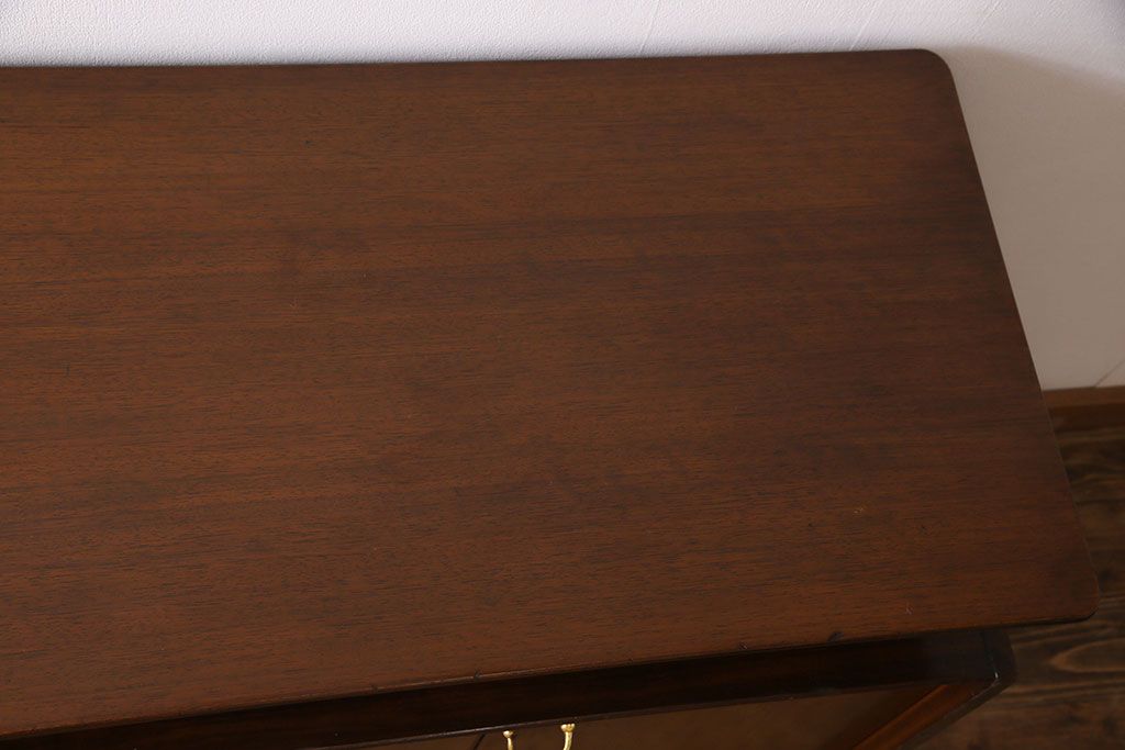 ヴィンテージ家具　北欧ビンテージ　G-PLAN　BBシリーズ　引き手がおしゃれな雰囲気を高めるサイドボード(リビングボード、収納棚)