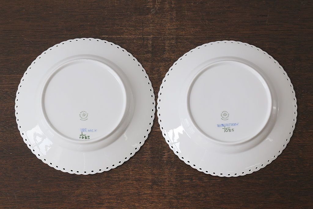 中古　ROYAL COPENHAGEN(ロイヤルコペンハーゲン)　ブルーフルーテッド　フルレース　23cmプレート2枚セット(洋食器)(定価約7万6千円)(1)