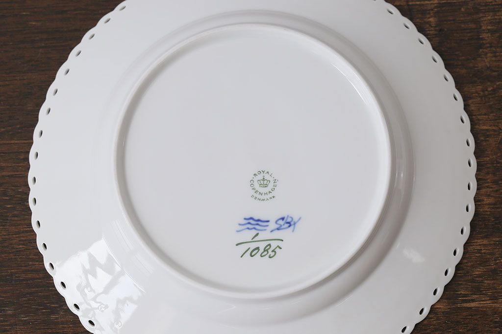 アンティーク雑貨　中古　ROYAL COPENHAGEN(ロイヤルコペンハーゲン)　ブルーフルーテッド　フルレース　23cmプレート2枚セット(ディーププレート、洋食器)(定価約7万6千円)