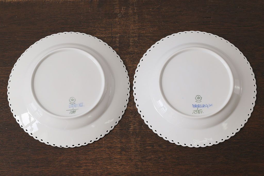 中古　ROYAL COPENHAGEN(ロイヤルコペンハーゲン)　ブルーフルーテッドフルレース　25cmプレート2枚セット(洋食器)(定価約8万6千円)(1)