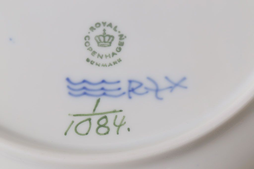 中古　ROYAL COPENHAGEN(ロイヤルコペンハーゲン)　ブルーフルーテッドフルレース　25cmプレート2枚セット(洋食器)(定価約8万6千円)(1)