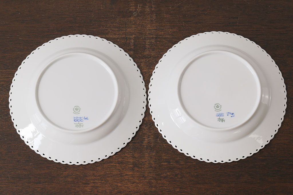 中古　ROYAL COPENHAGEN(ロイヤルコペンハーゲン)　ブルーフルーテッドフルレース　25cmプレート2枚セット(洋食器)(定価約8万6千円)(2)