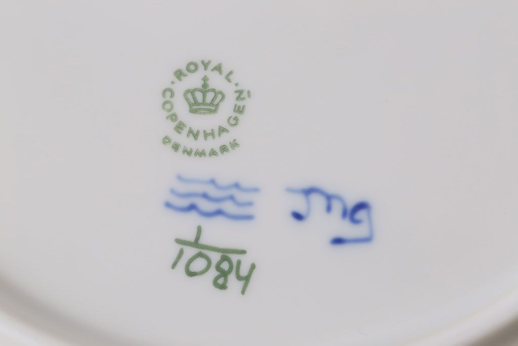 中古　ROYAL COPENHAGEN(ロイヤルコペンハーゲン)　ブルーフルーテッドフルレース　25cmプレート2枚セット(洋食器)(定価約8万6千円)(2)