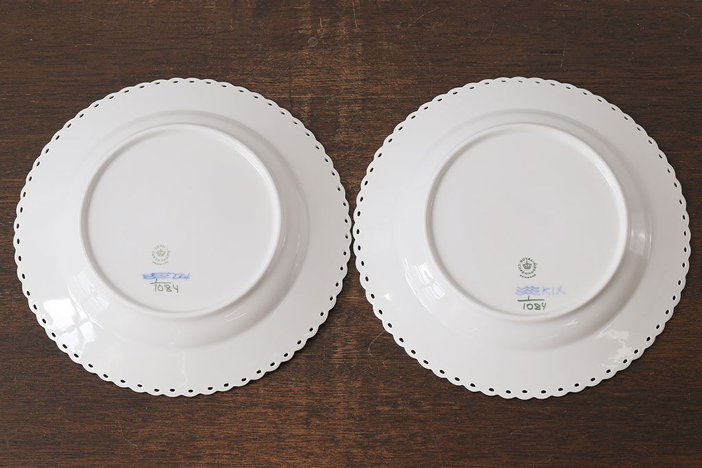 中古　ROYAL COPENHAGEN(ロイヤルコペンハーゲン)　ブルーフルーテッド　フルレース　25cmプレート2枚セット(洋食器)(定価約8万6千円)(1)