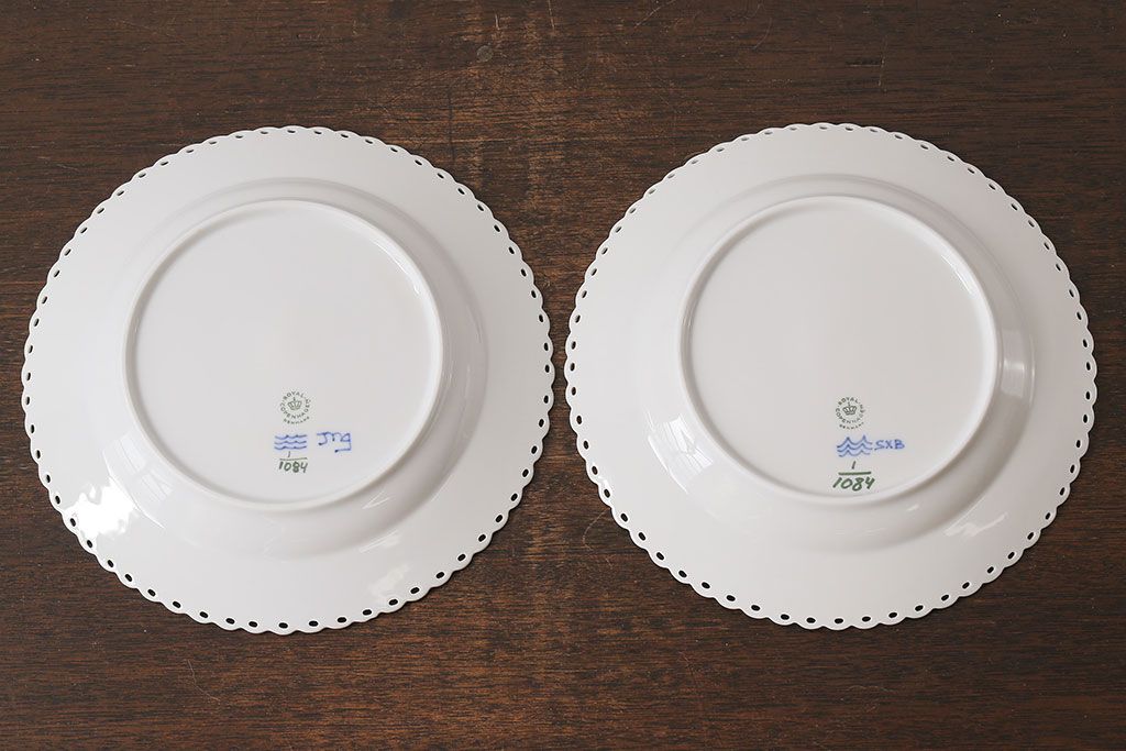 中古　ROYAL COPENHAGEN(ロイヤルコペンハーゲン)　ブルーフルーテッド　フルレース　25cmプレート2枚セット(洋食器)(定価約8万6千円)(2)