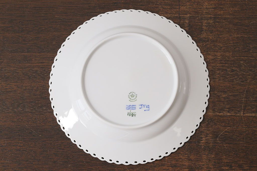 中古　ROYAL COPENHAGEN(ロイヤルコペンハーゲン)　ブルーフルーテッド　フルレース　25cmプレート2枚セット(洋食器)(定価約8万6千円)(2)