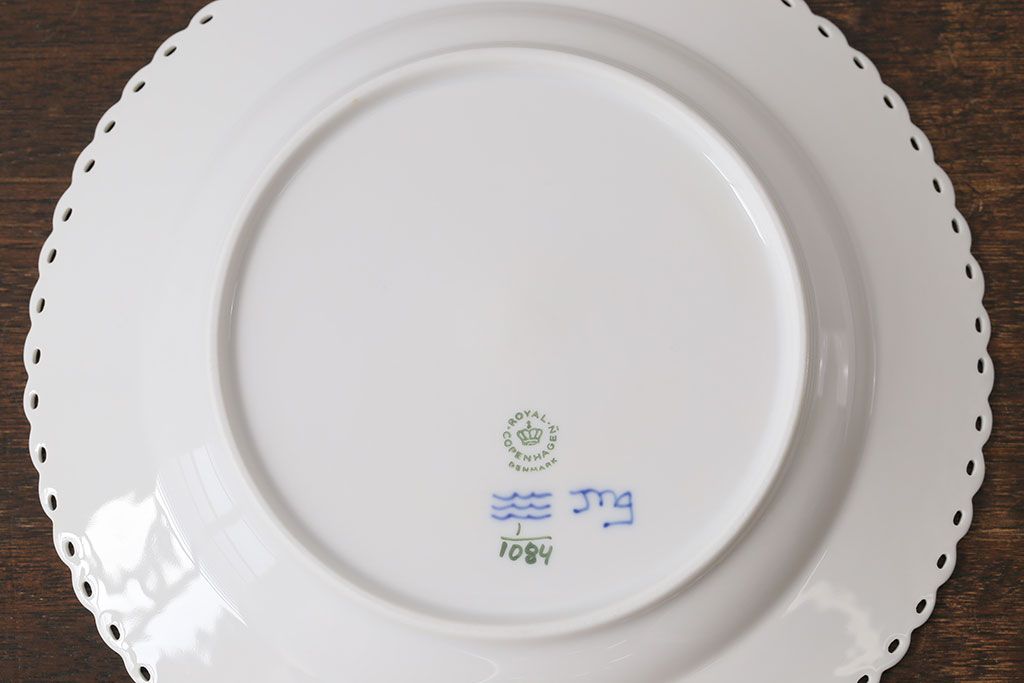 中古　ROYAL COPENHAGEN(ロイヤルコペンハーゲン)　ブルーフルーテッド　フルレース　25cmプレート2枚セット(洋食器)(定価約8万6千円)(2)