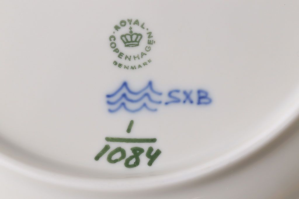 中古　ROYAL COPENHAGEN(ロイヤルコペンハーゲン)　ブルーフルーテッド　フルレース　25cmプレート2枚セット(洋食器)(定価約8万6千円)(2)