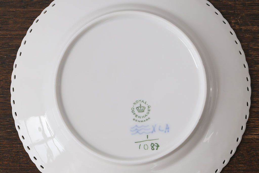 中古　ROYAL COPENHAGEN(ロイヤルコペンハーゲン)　17.5cm　ブルーフルーテッドフルレース　プレート2枚セット(洋食器)(定価約6万5千円)(2)