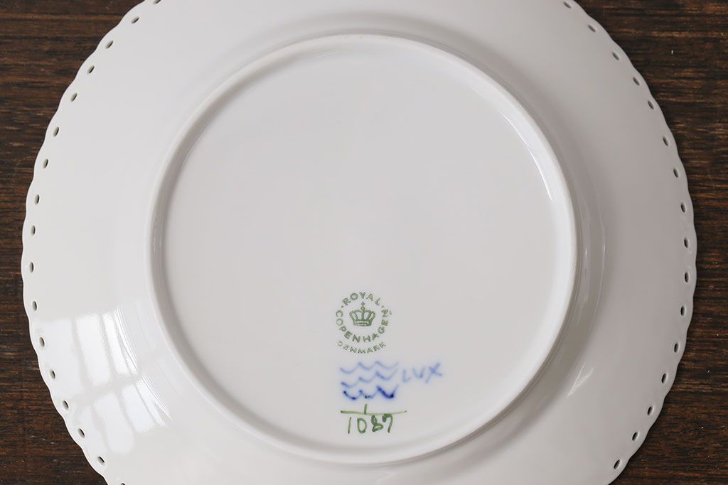 中古　ROYAL COPENHAGEN(ロイヤルコペンハーゲン)　17.5cm　ブルーフルーテッドフルレース　プレート2枚セット(洋食器)(定価約6万5千円)(3)