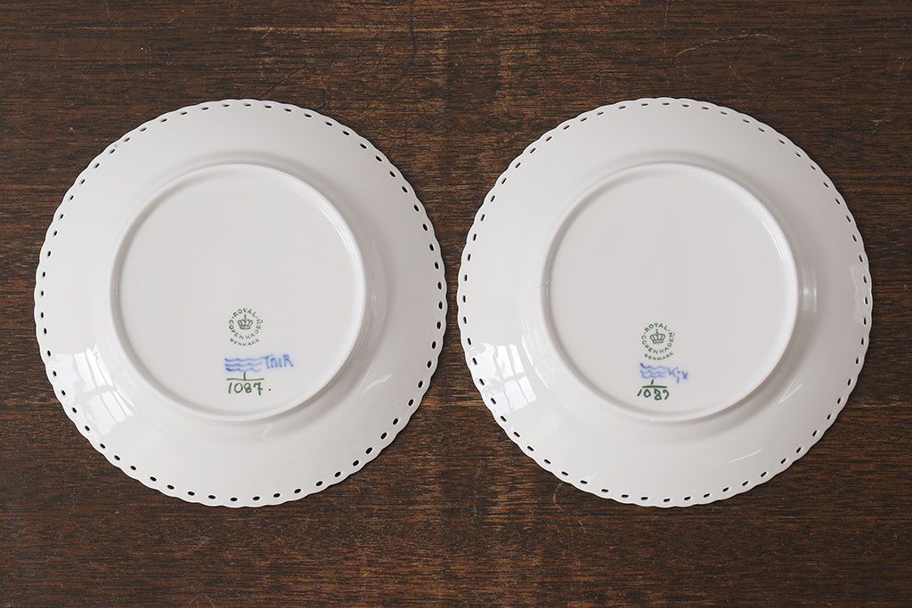 中古　ROYAL COPENHAGEN(ロイヤルコペンハーゲン)　ブルーフルーテッド　フルレース　17.5cmプレート2枚セット(洋食器)(定価約6万5千円)(1)