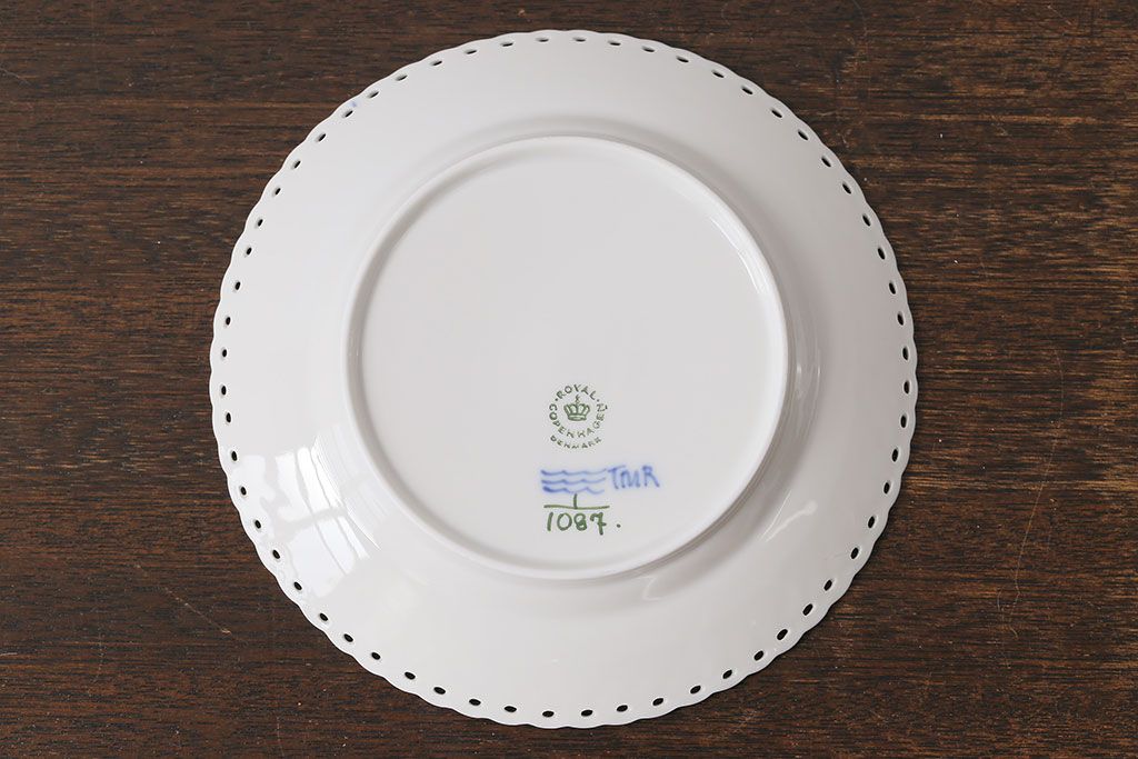 中古　ROYAL COPENHAGEN(ロイヤルコペンハーゲン)　ブルーフルーテッド　フルレース　17.5cmプレート2枚セット(洋食器)(定価約6万5千円)(1)