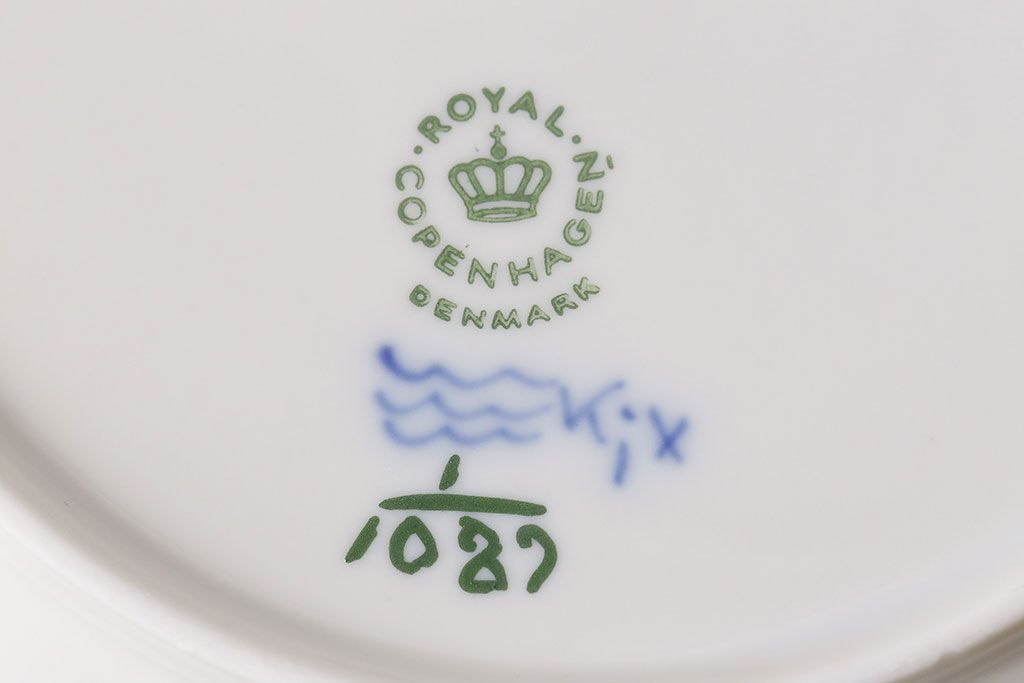 中古　ROYAL COPENHAGEN(ロイヤルコペンハーゲン)　ブルーフルーテッド　フルレース　17.5cmプレート2枚セット(洋食器)(定価約6万5千円)(1)