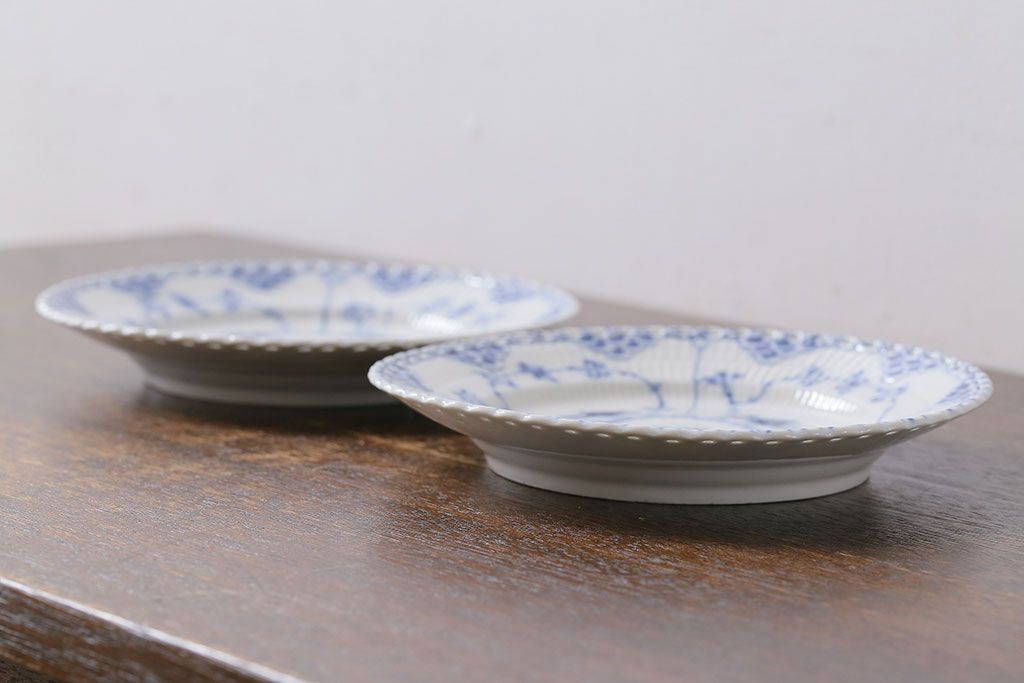 中古　ROYAL COPENHAGEN(ロイヤルコペンハーゲン)　ブルーフルーテッド　フルレース　17.5cmプレート2枚セット(洋食器)(定価約6万5千円)(2)