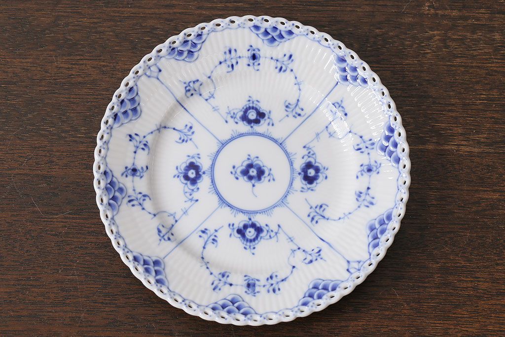 中古　ROYAL COPENHAGEN(ロイヤルコペンハーゲン)　ブルーフルーテッド　フルレース　17.5cmプレート2枚セット(洋食器)(定価約6万5千円)(2)