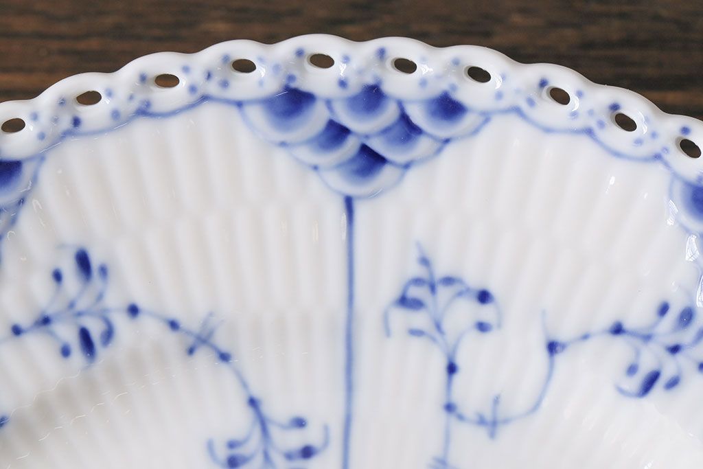 中古　ROYAL COPENHAGEN(ロイヤルコペンハーゲン)　ブルーフルーテッド　フルレース　17.5cmプレート2枚セット(洋食器)(定価約6万5千円)(2)