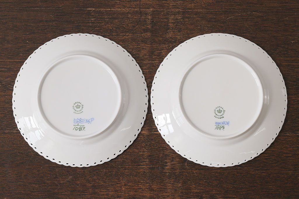 中古　ROYAL COPENHAGEN(ロイヤルコペンハーゲン)　ブルーフルーテッド　フルレース　17.5cmプレート2枚セット(洋食器)(定価約6万5千円)(2)