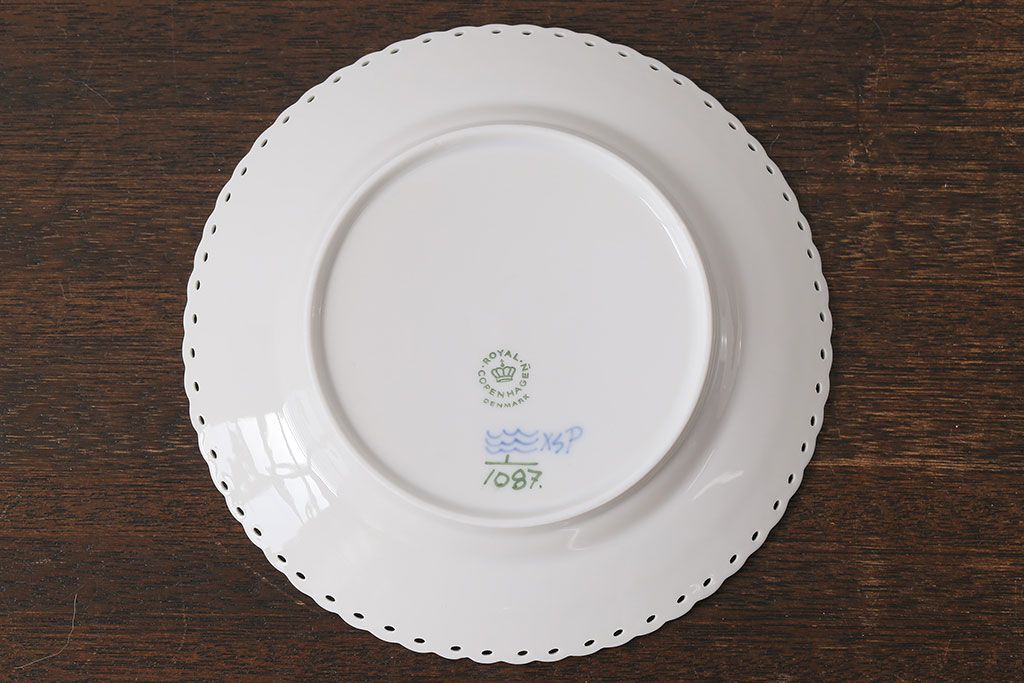 中古　ROYAL COPENHAGEN(ロイヤルコペンハーゲン)　ブルーフルーテッド　フルレース　17.5cmプレート2枚セット(洋食器)(定価約6万5千円)(2)