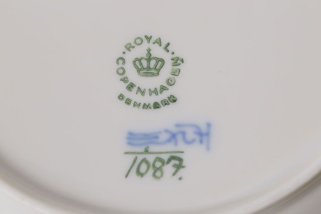 中古　ROYAL COPENHAGEN(ロイヤルコペンハーゲン)　ブルーフルーテッド　フルレース　17.5cmプレート2枚セット(洋食器)(定価約6万5千円)(2)