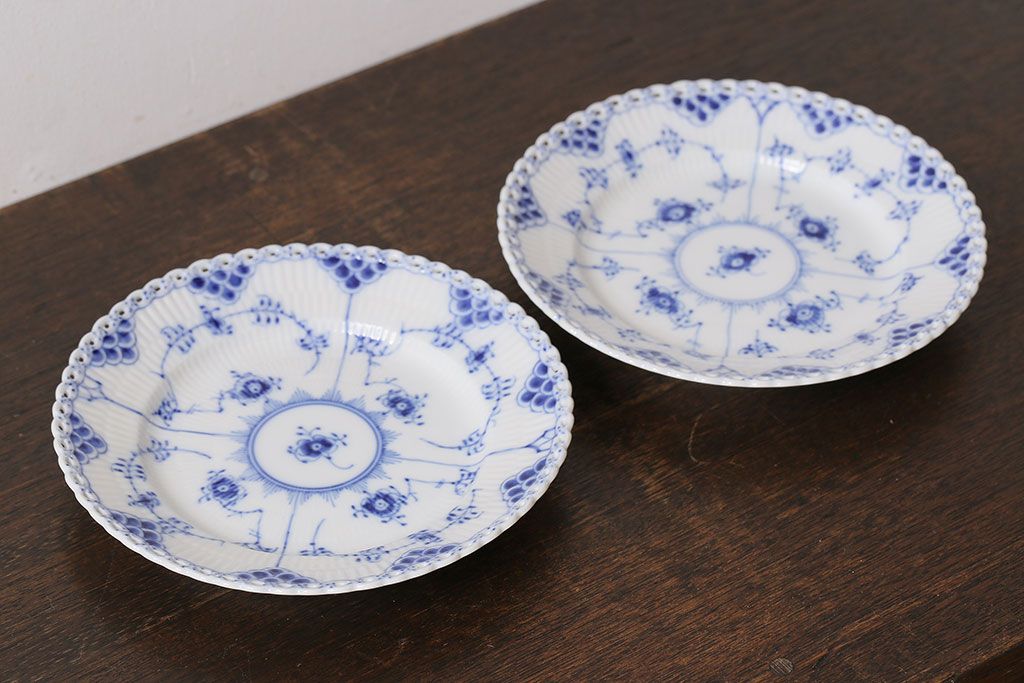 中古　ROYAL COPENHAGEN(ロイヤルコペンハーゲン)　ブルーフルーテッド　フルレース　19.5cmプレート2枚セット(洋食器)(定価約6万5千円)(3)