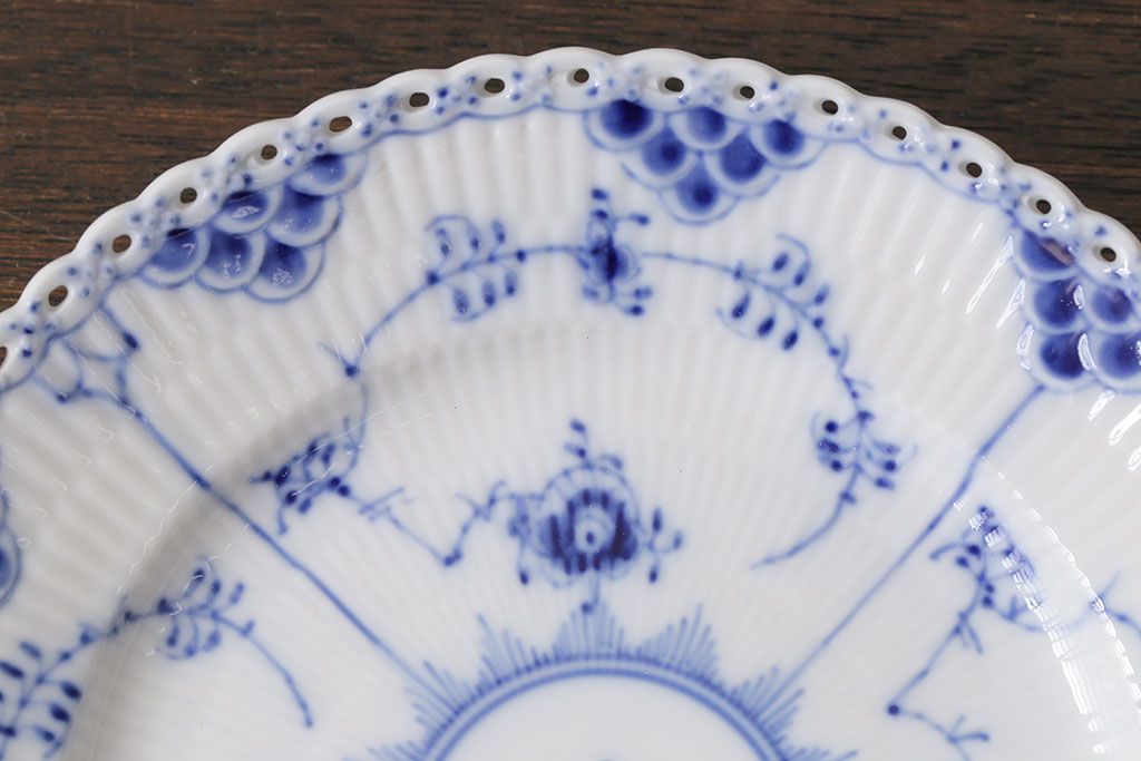 中古　ROYAL COPENHAGEN(ロイヤルコペンハーゲン)　ブルーフルーテッド　フルレース　19.5cmプレート2枚セット(洋食器)(定価約6万5千円)(3)