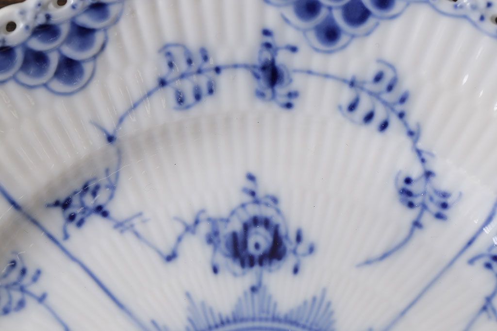 中古　ROYAL COPENHAGEN(ロイヤルコペンハーゲン)　ブルーフルーテッド　フルレース　19.5cmプレート2枚セット(洋食器)(定価約6万5千円)(3)