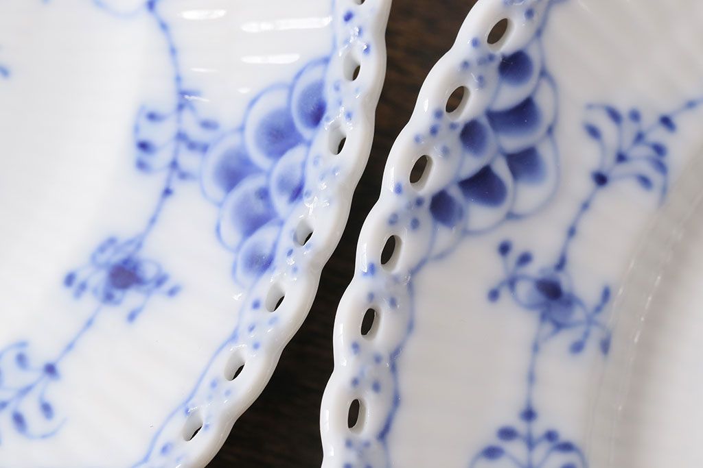 中古　ROYAL COPENHAGEN(ロイヤルコペンハーゲン)　ブルーフルーテッド　フルレース　19.5cmプレート2枚セット(洋食器)(定価約6万5千円)(3)