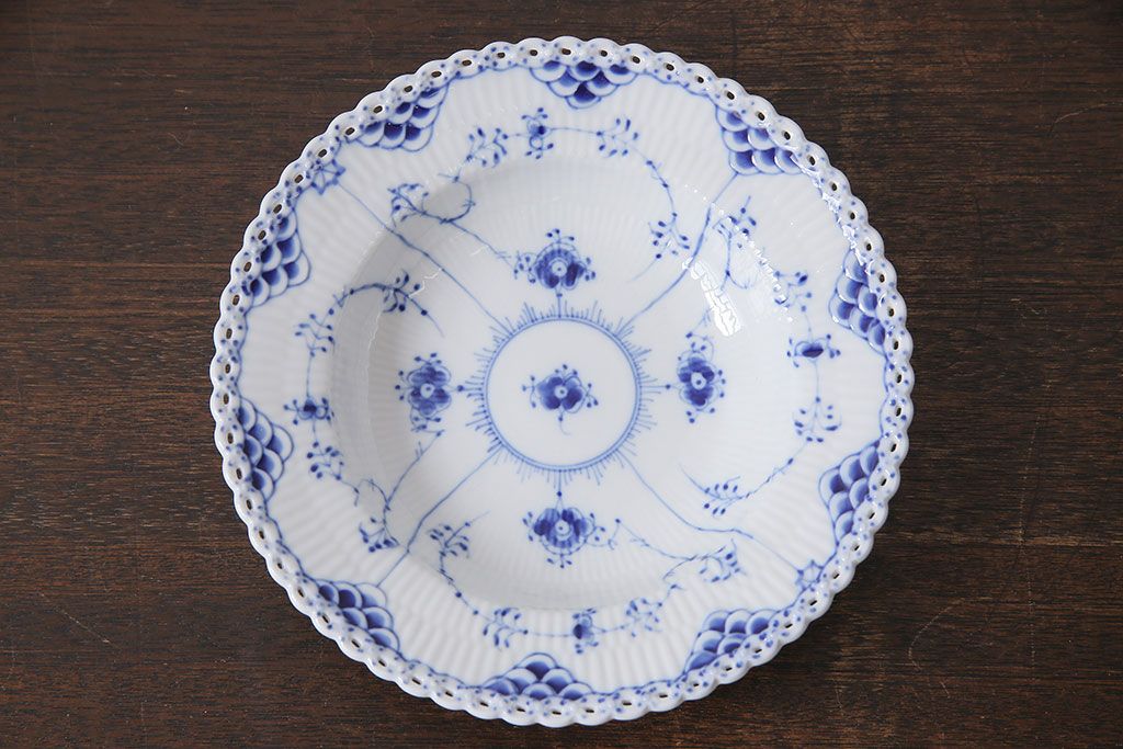 中古　ROYAL COPENHAGEN(ロイヤルコペンハーゲン)　ブルーフルーテッド　フルレース　23cmスープディッシュ2枚セット(ディーププレート)(定価約7万5千円)(2)