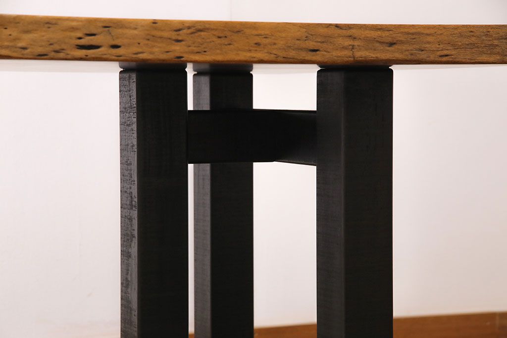 中古　国産品　天板一枚板!　モンキーポッド材　金褐色と木目が目を引くダイニングテーブル(作業台)