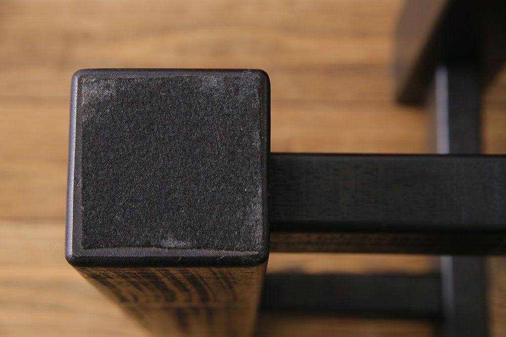 中古　国産品　天板一枚板!　モンキーポッド材　金褐色と木目が目を引くダイニングテーブル(作業台)