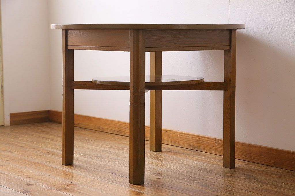 レトロ家具　昭和レトロ　栓材　素朴な風合いが魅力の棚付きラウンドテーブル(カフェテーブル)