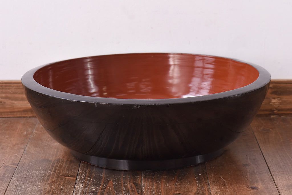 古民具　明治大正期　古びた雰囲気が味わい深い漆塗りのこね鉢(ボウル)