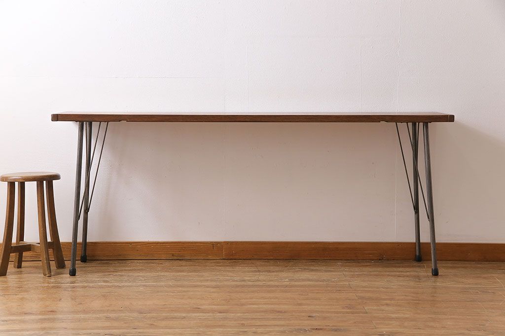 アンティーク家具　ラワン材製　天板一枚板　シンプルな鉄脚テーブル(3)