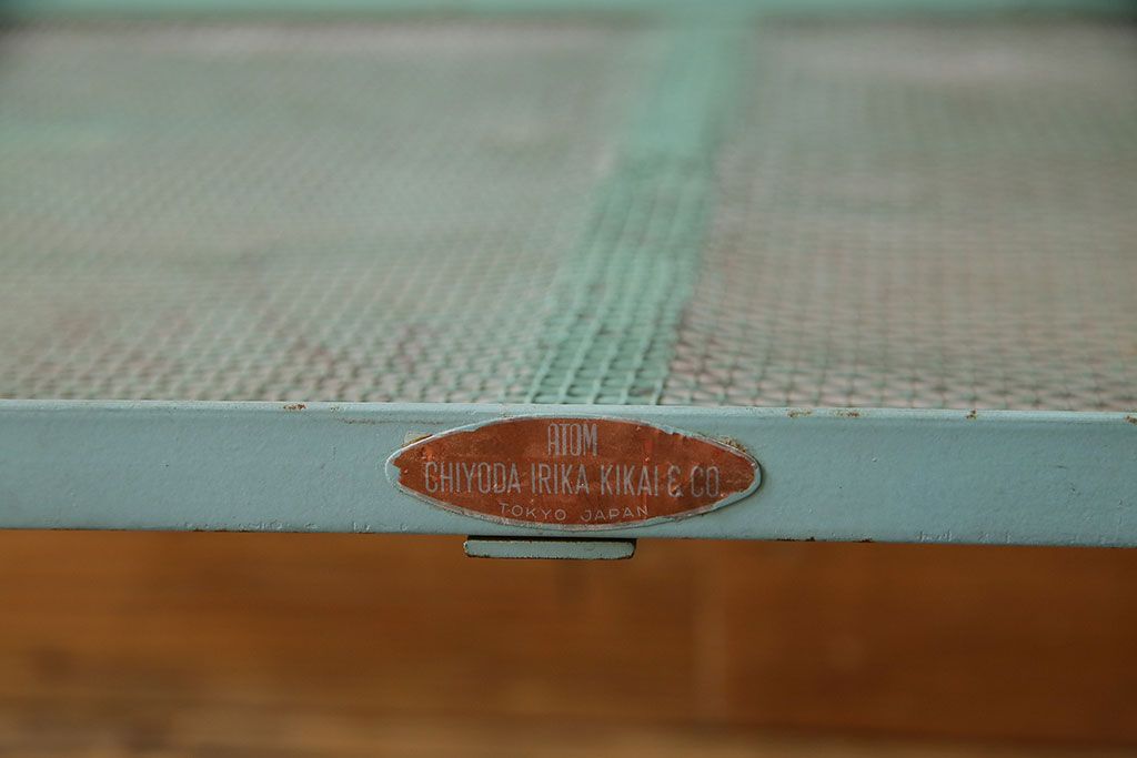 アンティーク雑貨　ヴィンテージ　カゴが取り外せるアイアン製キャスター付きワゴン(サイドワゴン、花台、ビンテージ)