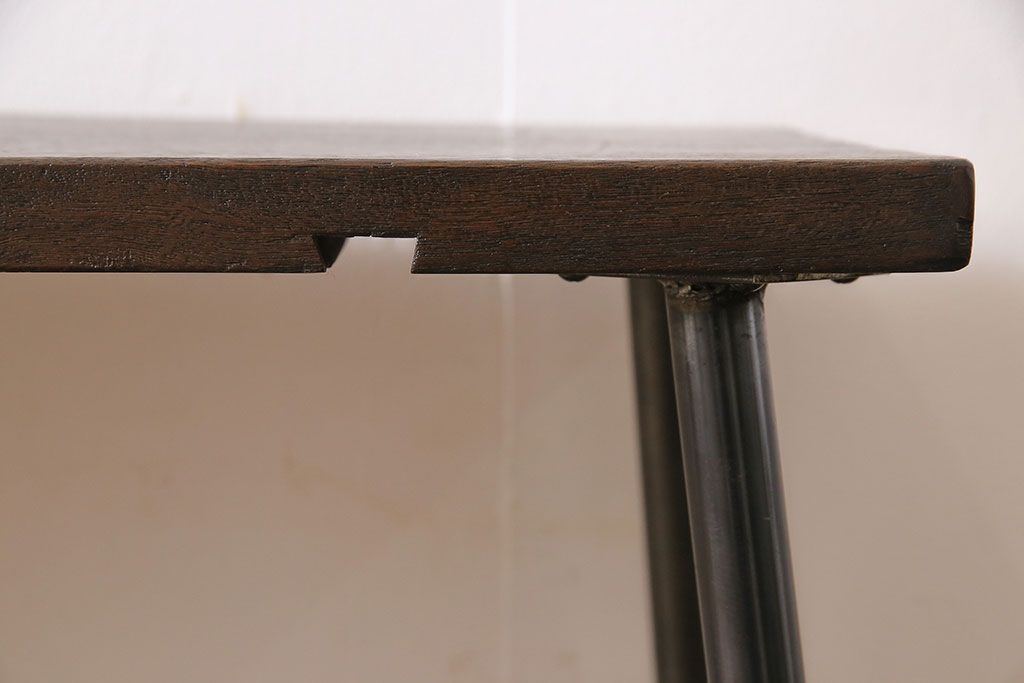 アンティーク家具　昭和中期　古材使用　シンプルなデザインが使いやすい鉄脚ベンチ(板座チェア、椅子)(2)