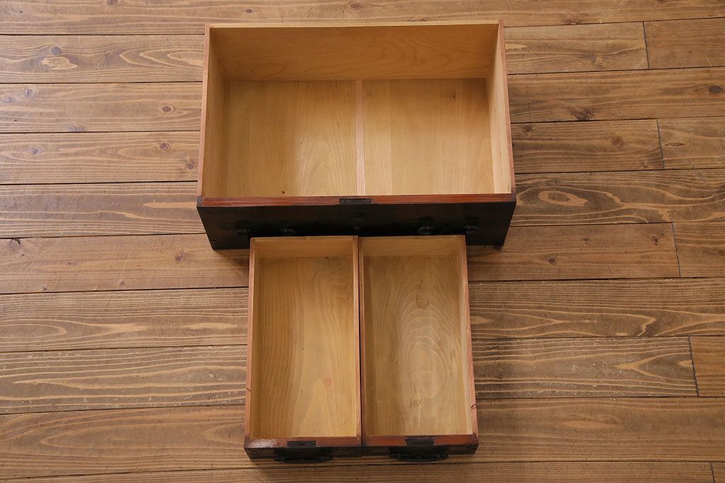 アンティーク家具　和製アンティーク　杉材　巾着金具と漆塗りが魅力の松本箪笥(和タンス、衣装箪笥、整理箪笥)