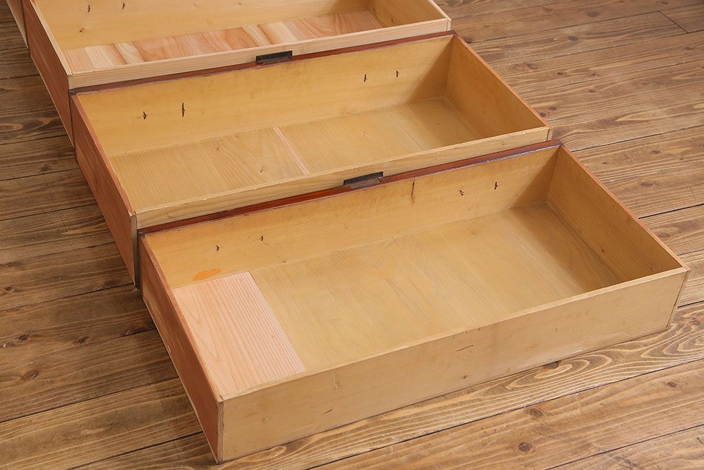 アンティーク家具　和製アンティーク　杉材　巾着金具と漆塗りが魅力の松本箪笥(和タンス、衣装箪笥、整理箪笥)