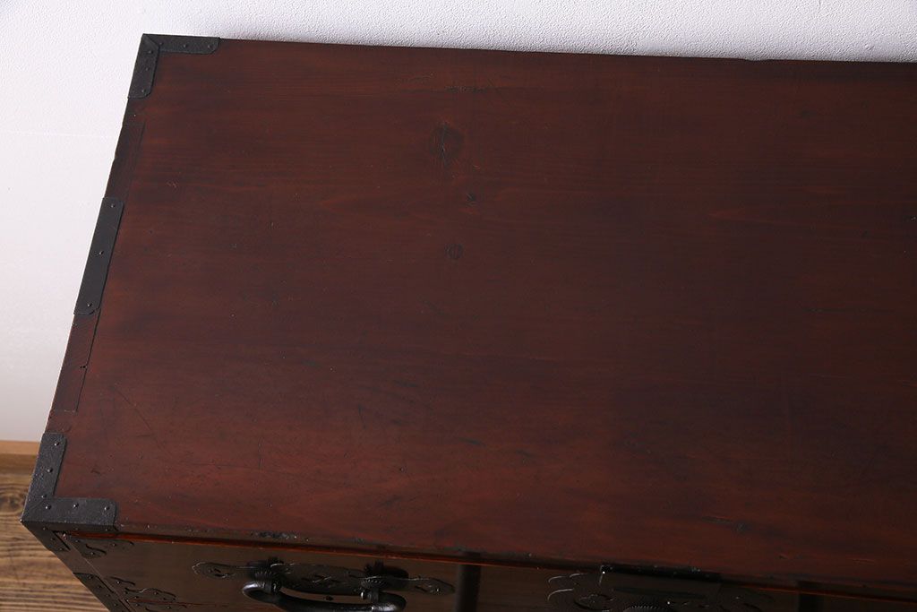 アンティーク家具　和製アンティーク　杉材　巾着金具と漆塗りが魅力の松本箪笥(和タンス、衣装箪笥、整理箪笥)