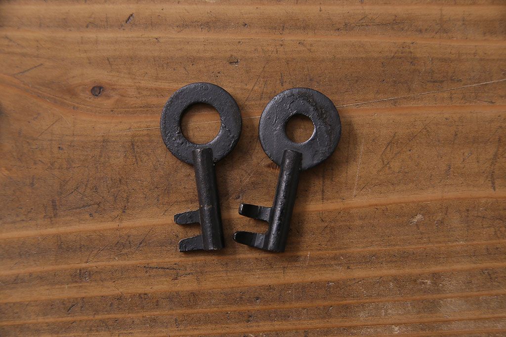 アンティーク家具　和製アンティーク　杉材　巾着金具と漆塗りが魅力の松本箪笥(和タンス、衣装箪笥、整理箪笥)