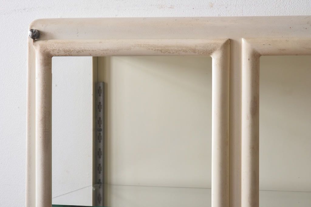ヴィンテージ家具　フランスビンテージ　シャビーシックなアイアンケビントケース(ガラスケース、キャビネット、飾り棚)