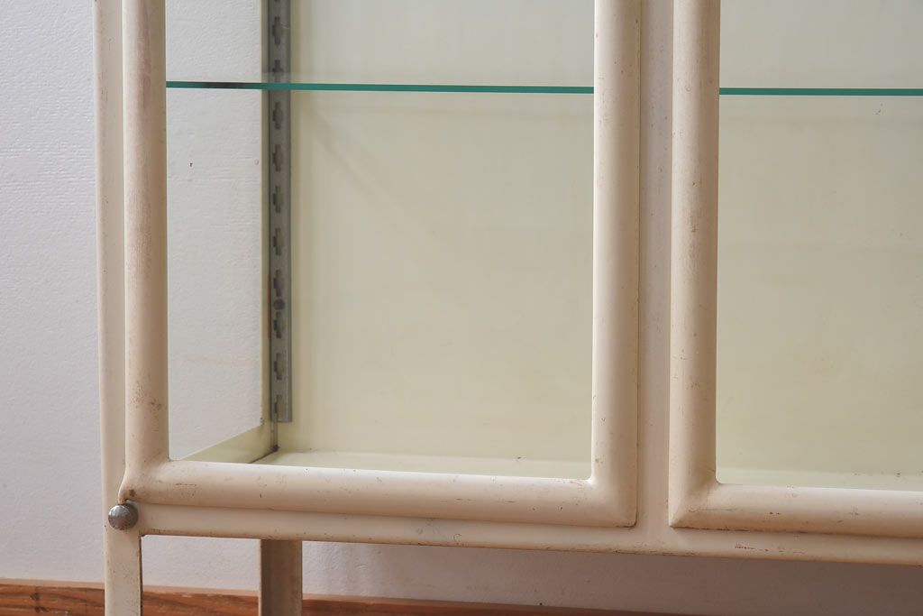 ヴィンテージ家具　フランスビンテージ　シャビーシックなアイアンケビントケース(ガラスケース、キャビネット、飾り棚)