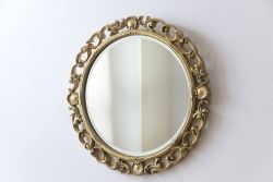 アンティーク雑貨　イギリスビンテージ　気品漂うデザインの丸型ウォールミラー(鏡)