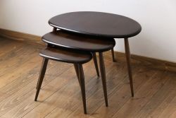 アンティーク雑貨　イギリス ERCOL(アーコール)　丸いシルエットが愛らしいネストテーブル(カフェテーブル、サイドテーブル)