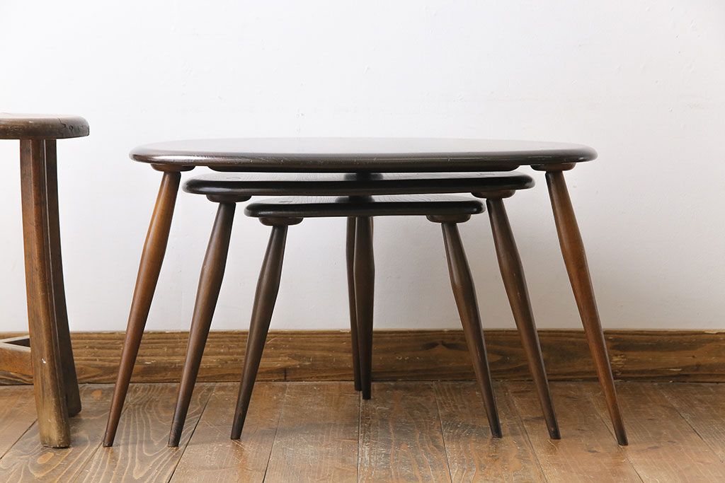 アンティーク雑貨　イギリス ERCOL(アーコール)　丸いシルエットが愛らしいネストテーブル(カフェテーブル、サイドテーブル)