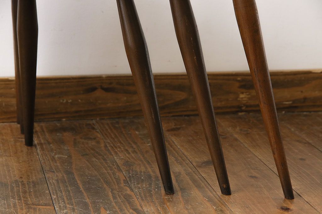 アンティーク雑貨　イギリス ERCOL(アーコール)　丸いシルエットが愛らしいネストテーブル(カフェテーブル、サイドテーブル)