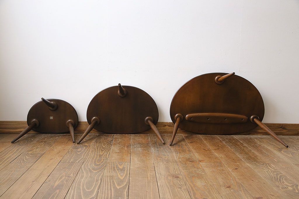 アンティーク雑貨　イギリス ERCOL(アーコール)　丸いシルエットが愛らしいネストテーブル(カフェテーブル、サイドテーブル)