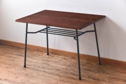 ペイント家具　ヒノキ材　ペイントカラーがおしゃれなリメイクの鉄脚テーブル(ダイニングテーブル、作業台、カフェテーブル)(1)