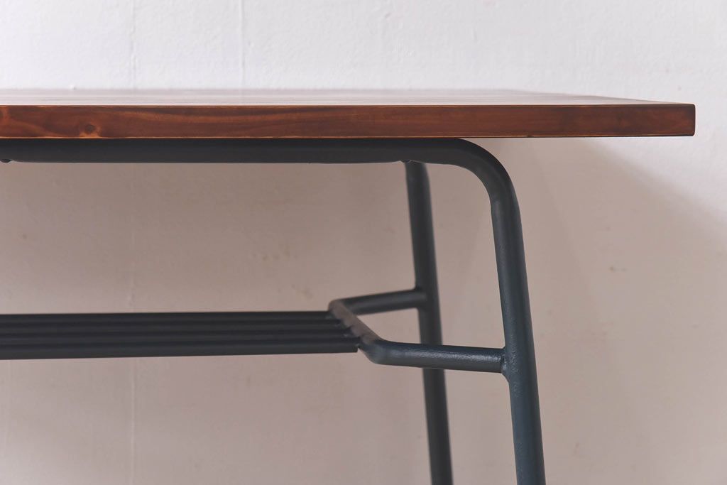 ペイント家具　ヒノキ材　ペイントカラーがおしゃれなリメイクの鉄脚テーブル(ダイニングテーブル、作業台、カフェテーブル)(1)